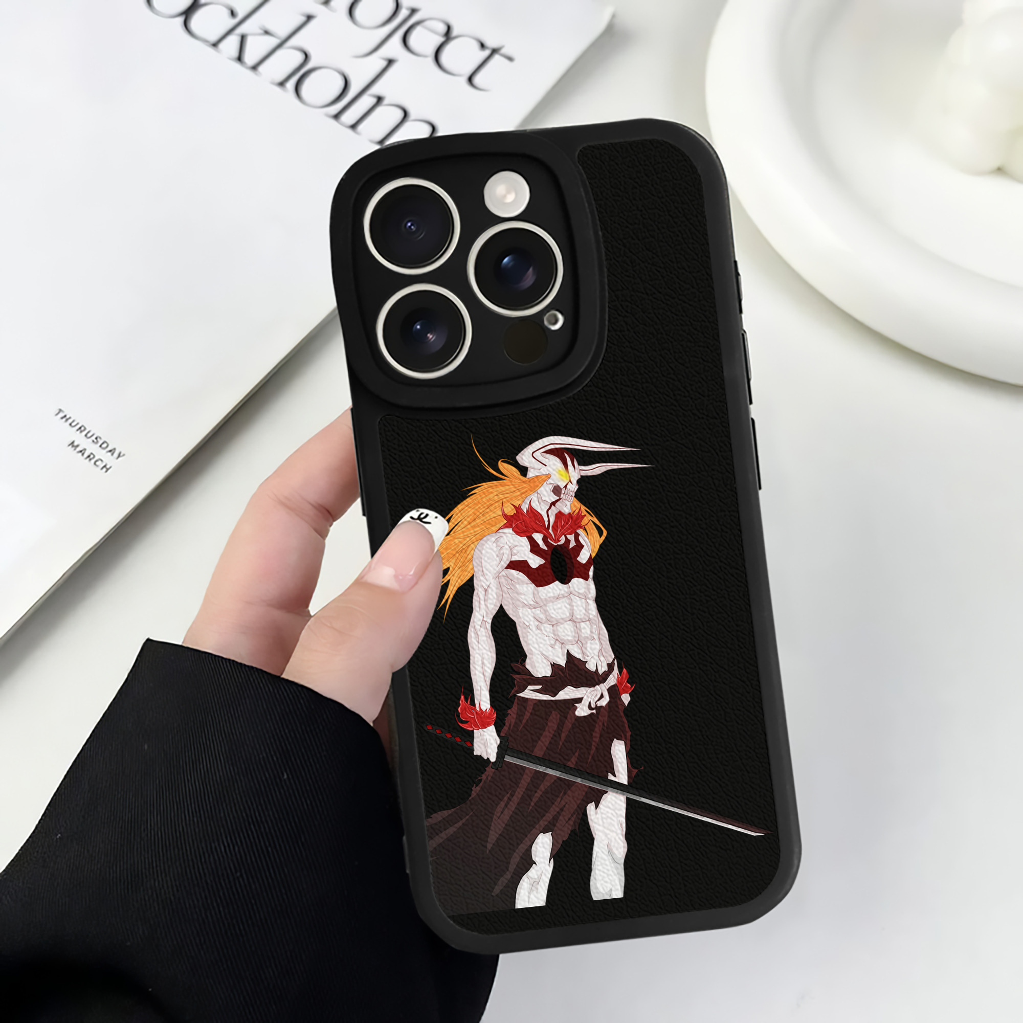 （画像用） ブリーチ 黒崎一護（くろさき いちご）BLEACH Kurosaki Ichigo 【iPhone 16シリーズ対応】シリコンスマホケース（レザー調） 材質：シリコン